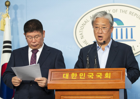 유성엽 민주평화당 원내대표가 20일 오전 국회 정론관에서 열린 '타다' 관련 기자회견에서 발언하고 있다.  연합뉴스